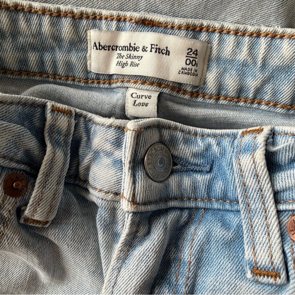 Abercrombie & Fitch Skinny High Rise Jean - Picture 3 of 3